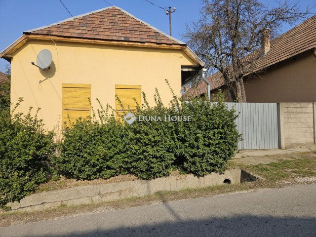 Eladó családi ház, Kesztölcön, Szent István utcában 36 M Ft