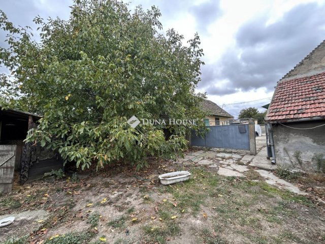 Eladó családi ház, Nagybaracskán 18 M Ft, 4 szobás