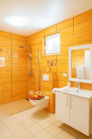 Eladó családi ház, Kiskunlacházán 140.9 M Ft, 3 szobás