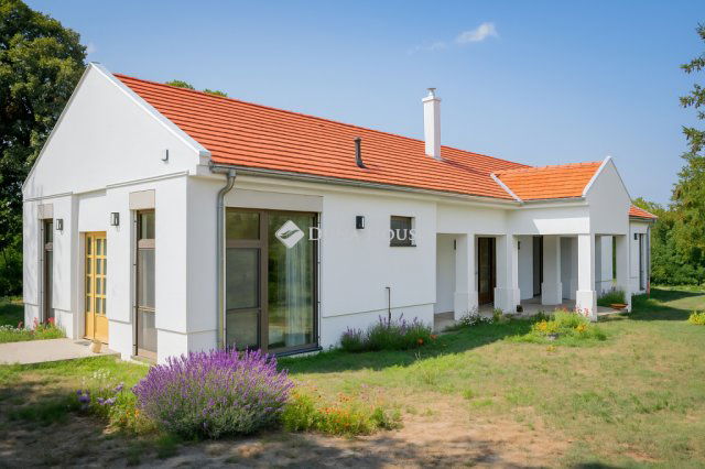 Eladó családi ház, Tiszaalpáron 219 M Ft, 1 szobás