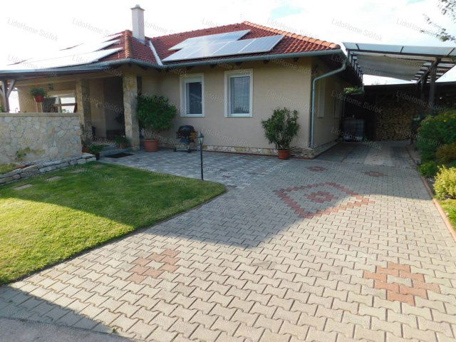 Eladó nyaraló, Siófokon 158.99 M Ft, 4 szobás