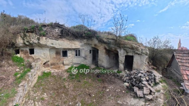 Eladó nyaraló, Szomolyán 10 M Ft, 2 szobás