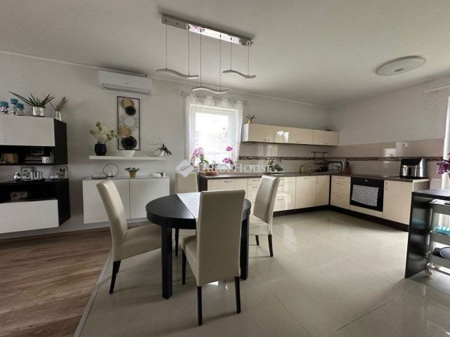 Eladó családi ház, Érden 102.3 M Ft, 4 szobás