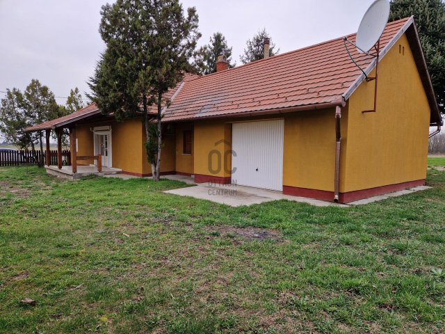 Eladó családi ház, Kadarkúton 42.84 M Ft, 3 szobás