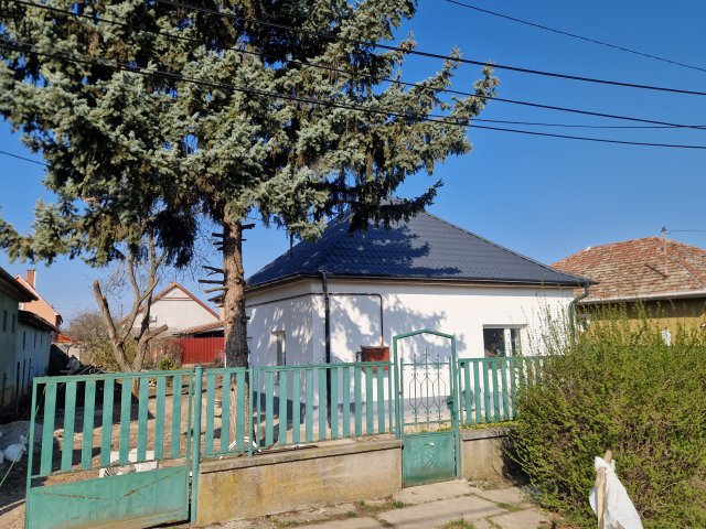 Eladó családi ház, Martfűn 46.9 M Ft, 2 szobás