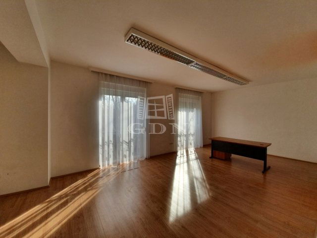 Kiadó iroda, Székesfehérvárott 150 E Ft / hó, 2 szobás
