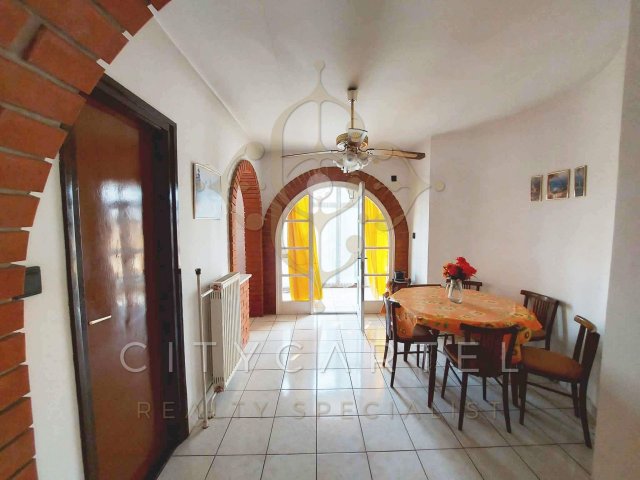 Eladó családi ház, Solton 66 M Ft, 3 szobás