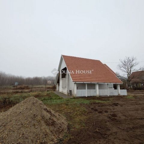 Eladó családi ház, Tápióságon 21.9 M Ft, 2 szobás