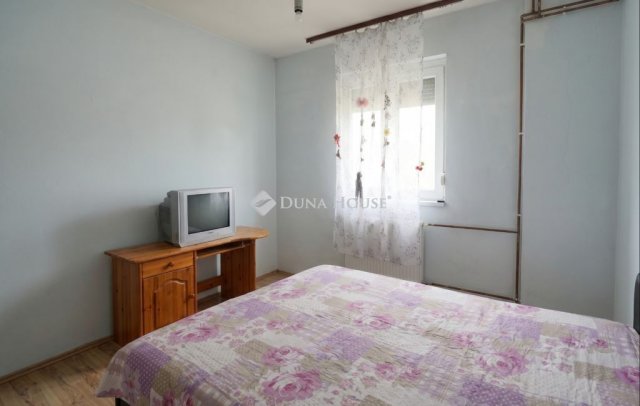 Eladó családi ház, Hahóton 48 M Ft, 4+1 szobás