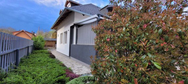 Eladó családi ház, Balatonkenesén 195 M Ft, 7 szobás