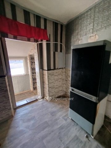 Eladó családi ház, Rádfalván 13.8 M Ft, 2 szobás