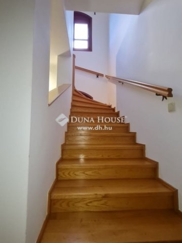 Eladó családi ház, Kesztölcön 135 M Ft, 6 szobás