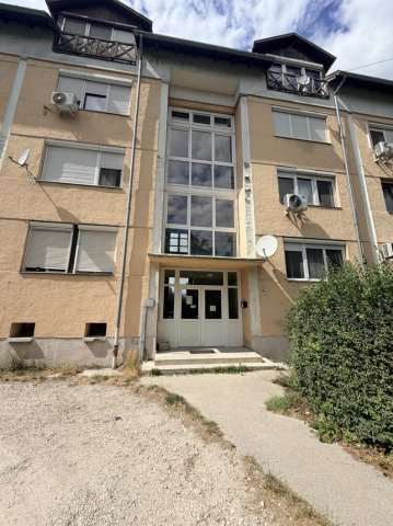 Eladó téglalakás, Tatán 26 M Ft, 1 szobás