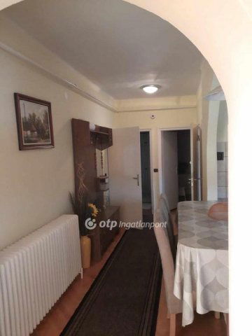 Eladó családi ház, Vonyarcvashegyen 178 M Ft, 11+2 szobás