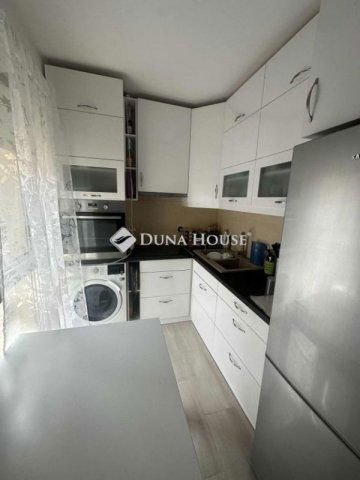 Eladó panellakás, Pécsett 57.2 M Ft, 3 szobás