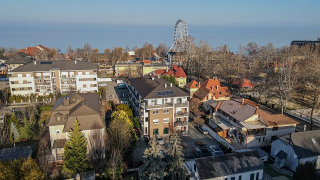 Eladó téglalakás, Siófokon 89.5 M Ft, 3 szobás