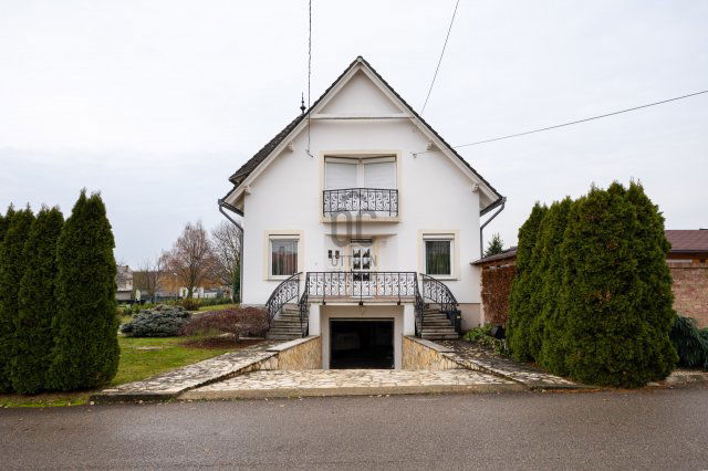 Eladó családi ház, Szederkényen 107.9 M Ft, 6 szobás