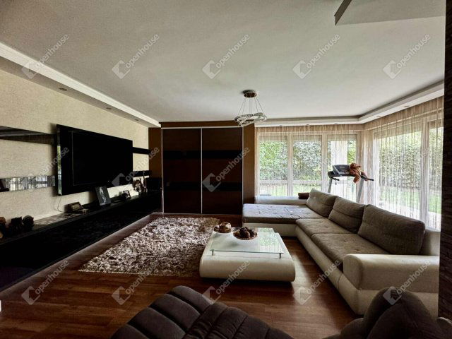 Eladó családi ház, Székesfehérvárott 140 M Ft, 5 szobás