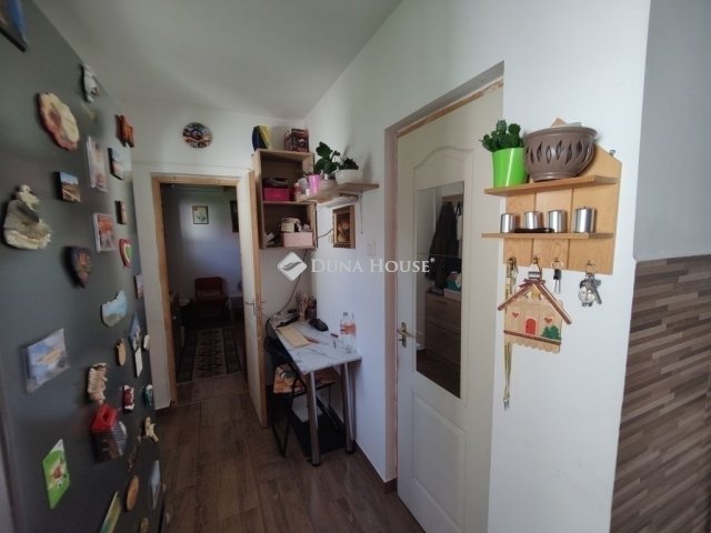 Eladó családi ház, Úrin 49 M Ft, 3 szobás