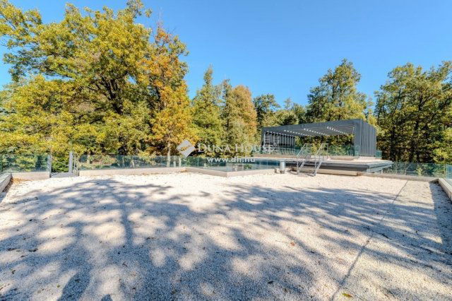 Eladó nyaraló, Pilisszentkereszten 685.8 M Ft, 6 szobás