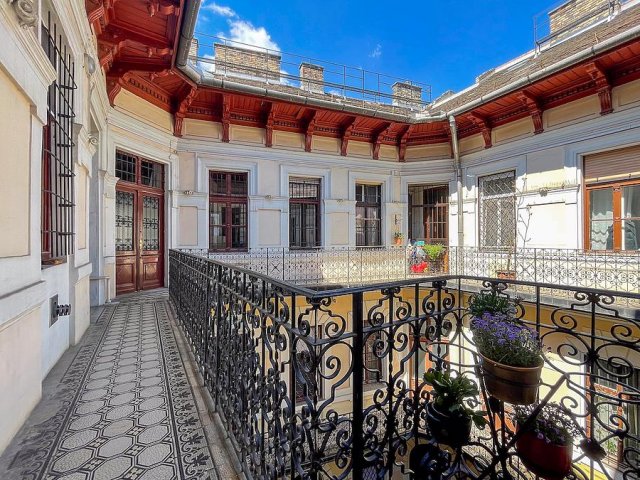 Eladó téglalakás, Budapesten, VIII. kerületben, Csepreghy utcában