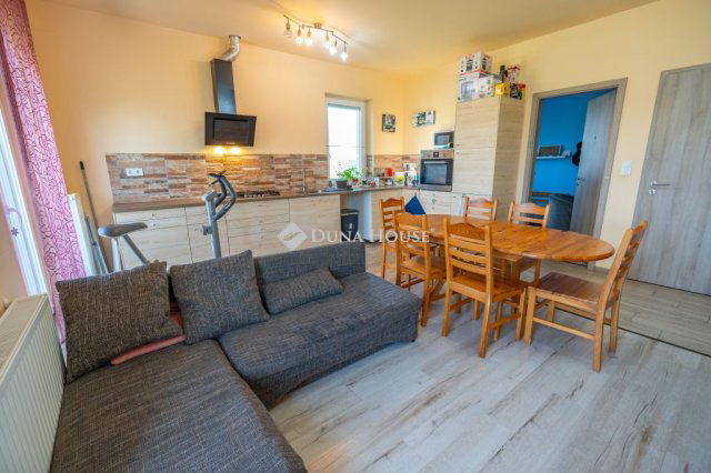 Eladó ikerház, Győrött 134.9 M Ft, 6 szobás