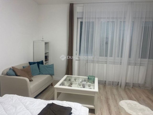 Eladó téglalakás, Pécsett 122 M Ft, 4 szobás