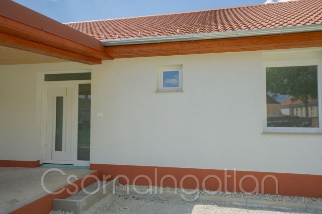 Eladó családi ház, Veszkényen 89.5 M Ft, 4 szobás