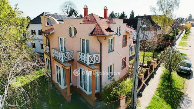 Eladó családi ház, Siófokon 189 M Ft, 8 szobás