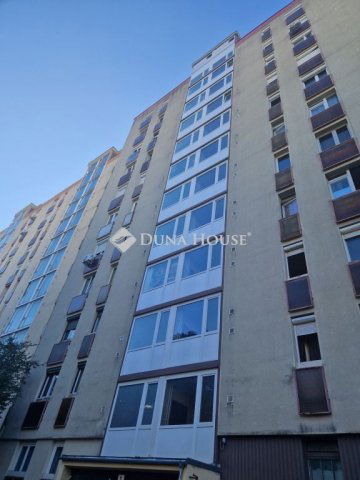 Eladó panellakás, Pécsett, Éva utcában 57.5 M Ft, 3 szobás