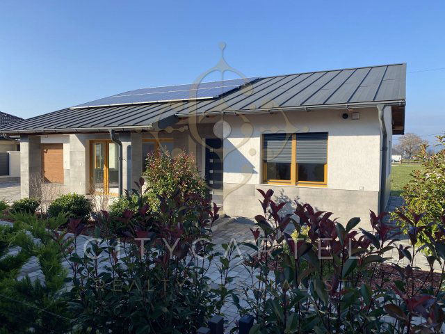 Eladó családi ház, Balatonkeresztúron 147.9 M Ft, 4 szobás