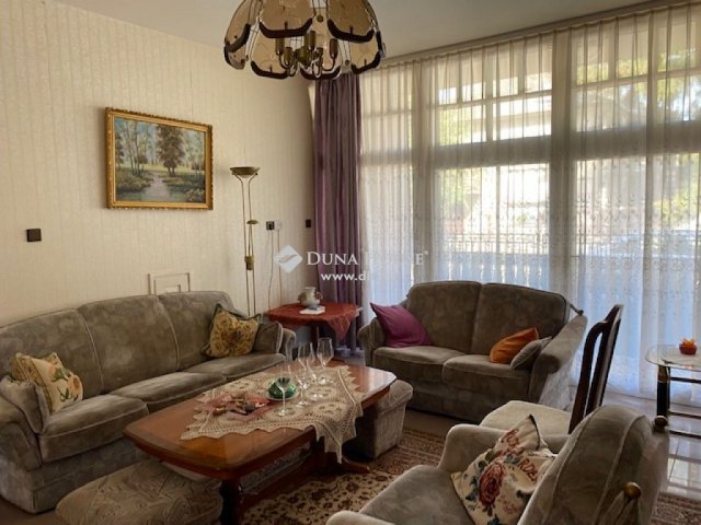 Eladó családi ház, Pécsett 385 M Ft, 6 szobás