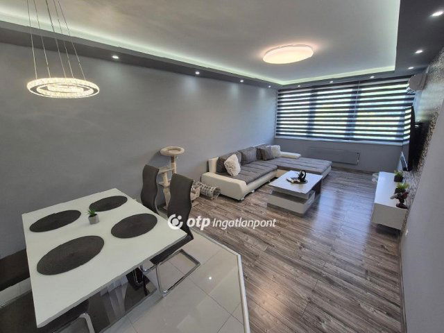 Eladó téglalakás, Szekszárdon 54 M Ft, 2 szobás