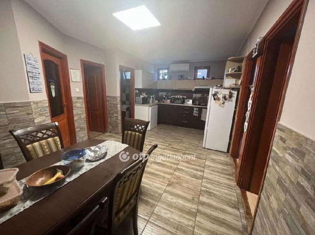 Eladó családi ház, Csemőn 57 M Ft, 4 szobás
