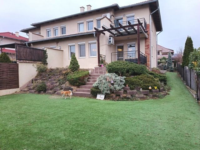 Eladó ikerház, Dunakeszin 189 M Ft, 6 szobás