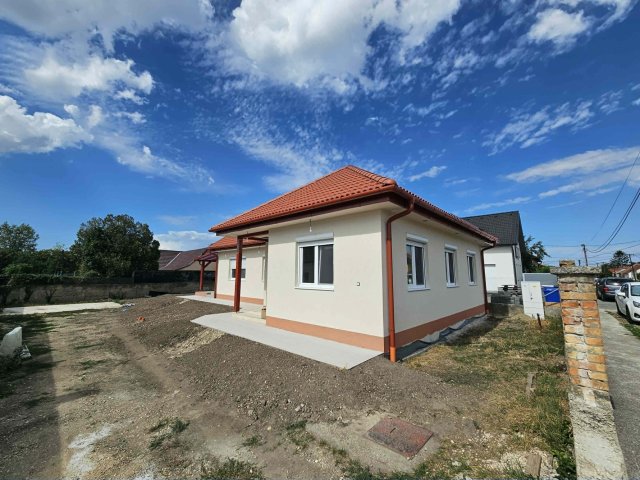 Eladó családi ház, Jánossomorján 87.9 M Ft, 4 szobás