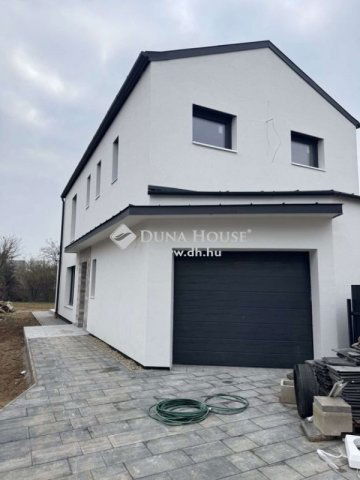Eladó családi ház, Budapesten, XVIII. kerületben 126.9 M Ft