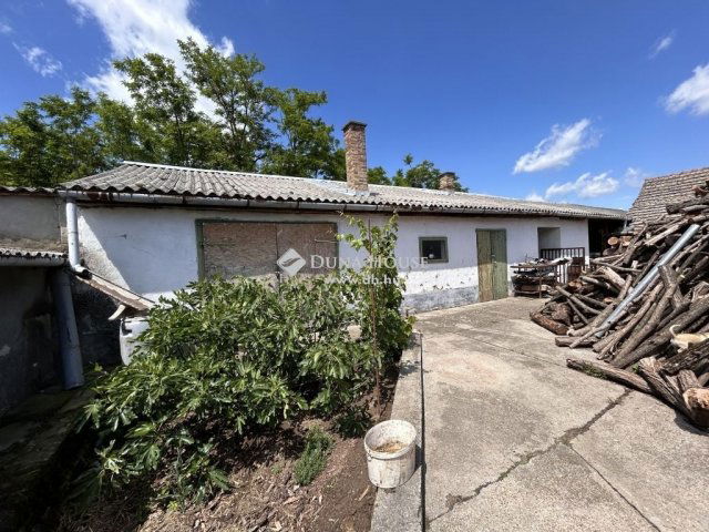 Eladó családi ház, Nagybaracskán 23.99 M Ft, 3 szobás