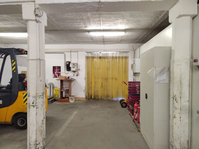 Eladó ipari ingatlan, Békéscsabán 350 M Ft