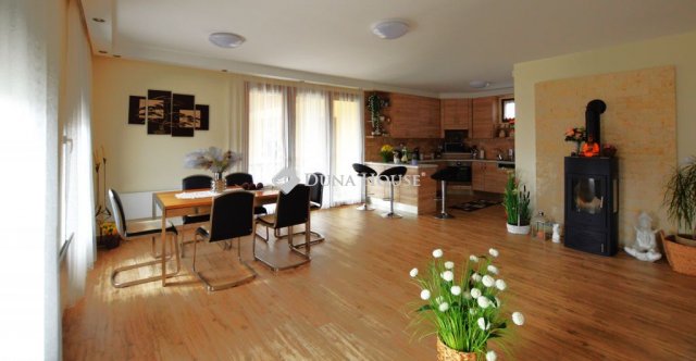 Eladó családi ház, Márkón 146 M Ft, 4 szobás