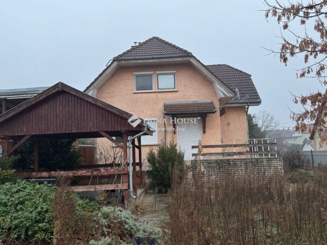 Eladó családi ház, Szigetszentmiklóson 104.9 M Ft, 7 szobás