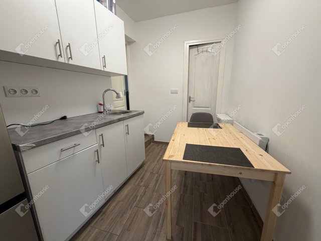 Eladó téglalakás, Keszthelyen 28.9 M Ft, 2 szobás