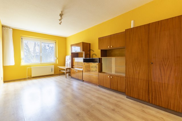 Eladó panellakás, Székesfehérvárott 59.6 M Ft, 3 szobás