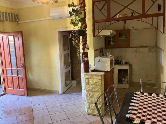 Eladó családi ház, Pécsett 29.718 M Ft, 2 szobás