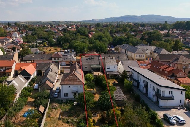 Eladó ikerház, Nyergesújfaluban 78 M Ft, 3+1 szobás