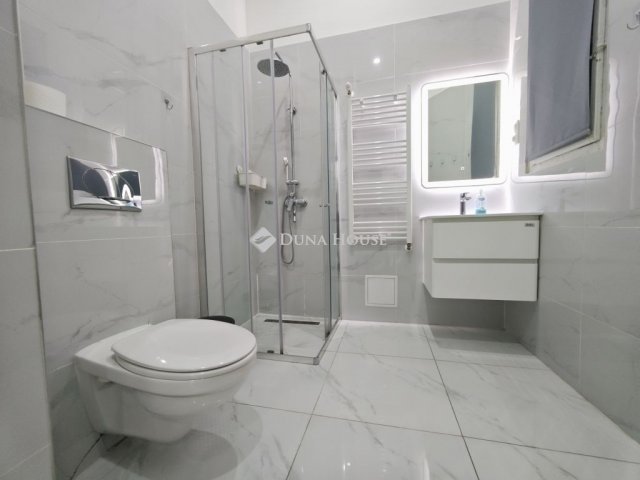 Eladó téglalakás, Budapesten, VII. kerületben 103.9 M Ft