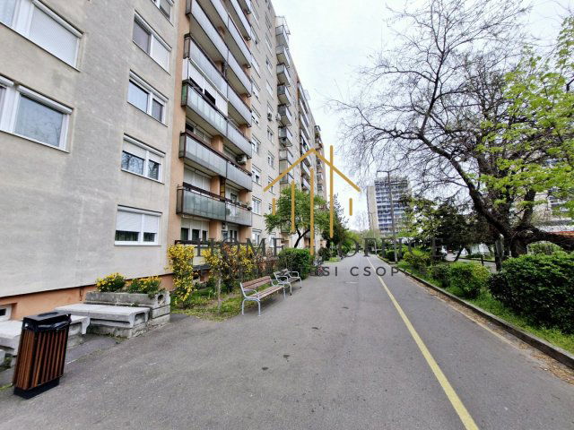 Eladó panellakás, Debrecenben 71.9 M Ft, 3 szobás
