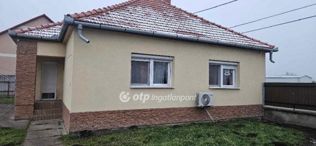 Eladó családi ház, Jászberényben 59.9 M Ft, 4 szobás