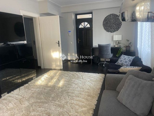 Eladó családi ház, Budapesten, II. kerületben 298 M Ft, 8 szobás