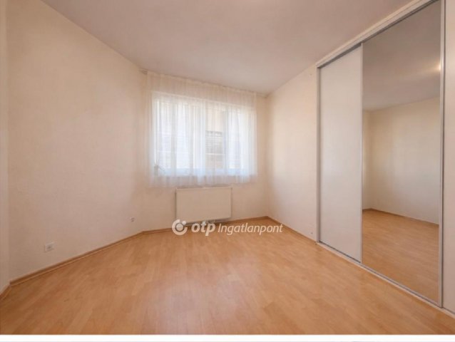 Eladó téglalakás, Budapesten, III. kerületben 74.5 M Ft